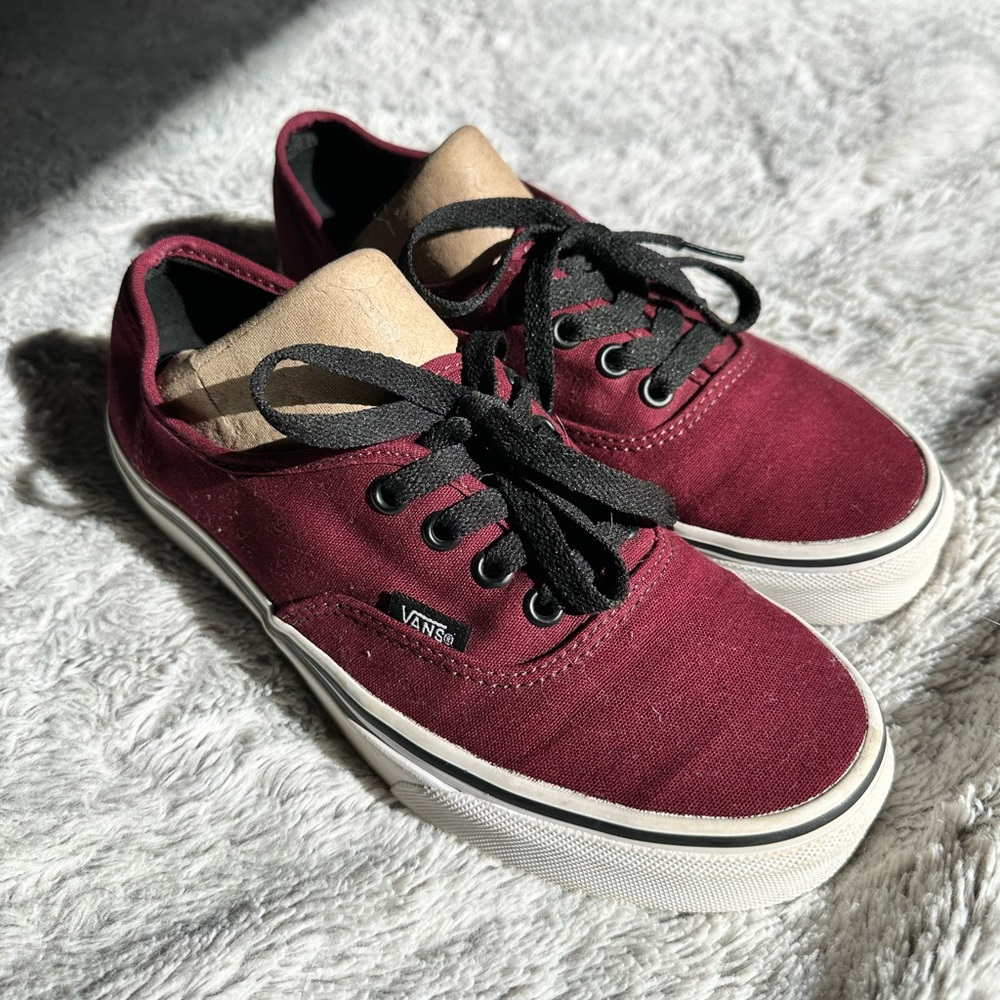 Maroon vans - Picture 3 of 3
